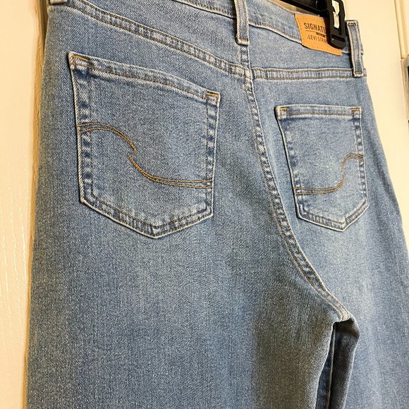 NWOT Levi Strauss. Gold Label Women's Heritage High-Rise Loose Straight - Picture 6 of 10